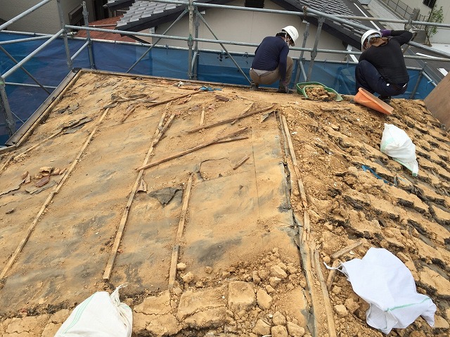 名古屋市名東区の土葺き瓦屋根を葺き替え工事、野地板と防水シートを施工し下地のメンテナンス